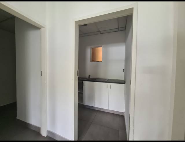 2,344M² OFFICE TO LET IN VORNA VALLEY